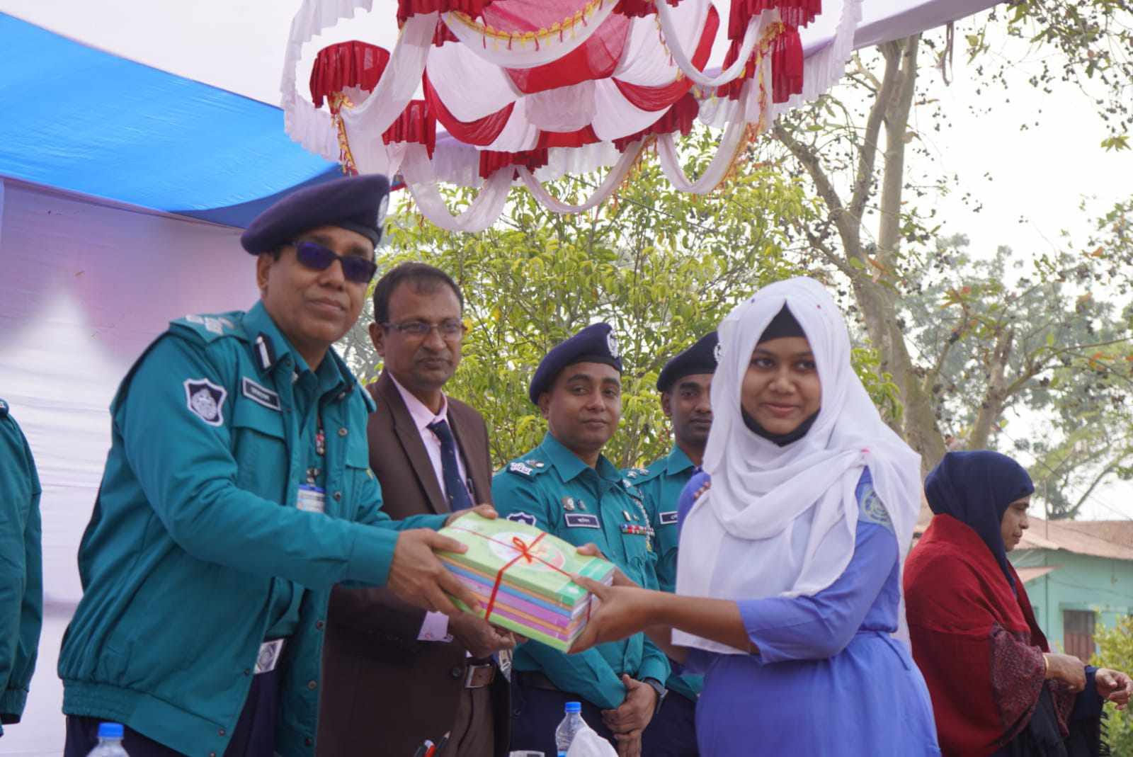 কেএমপি’র মেট্রোপলিটন পুলিশ লাইন্স হাই স্কুলের বই উৎসব