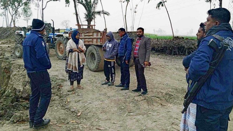 নন্দীগ্রামে মাটি কেটে বিক্রির অপরাধে মামলা-জরিমানা