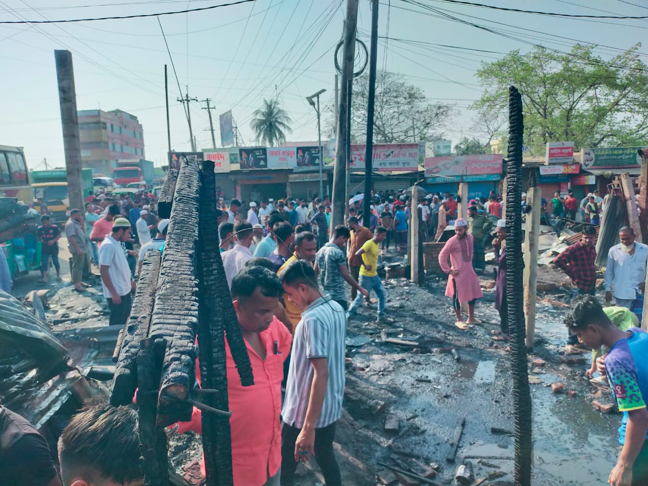 বাহুবলে আগুনে ১৪টি দোকান পুড়ে ছাই, অর্ধকোটি টাকার ক্ষয়-ক্ষতি