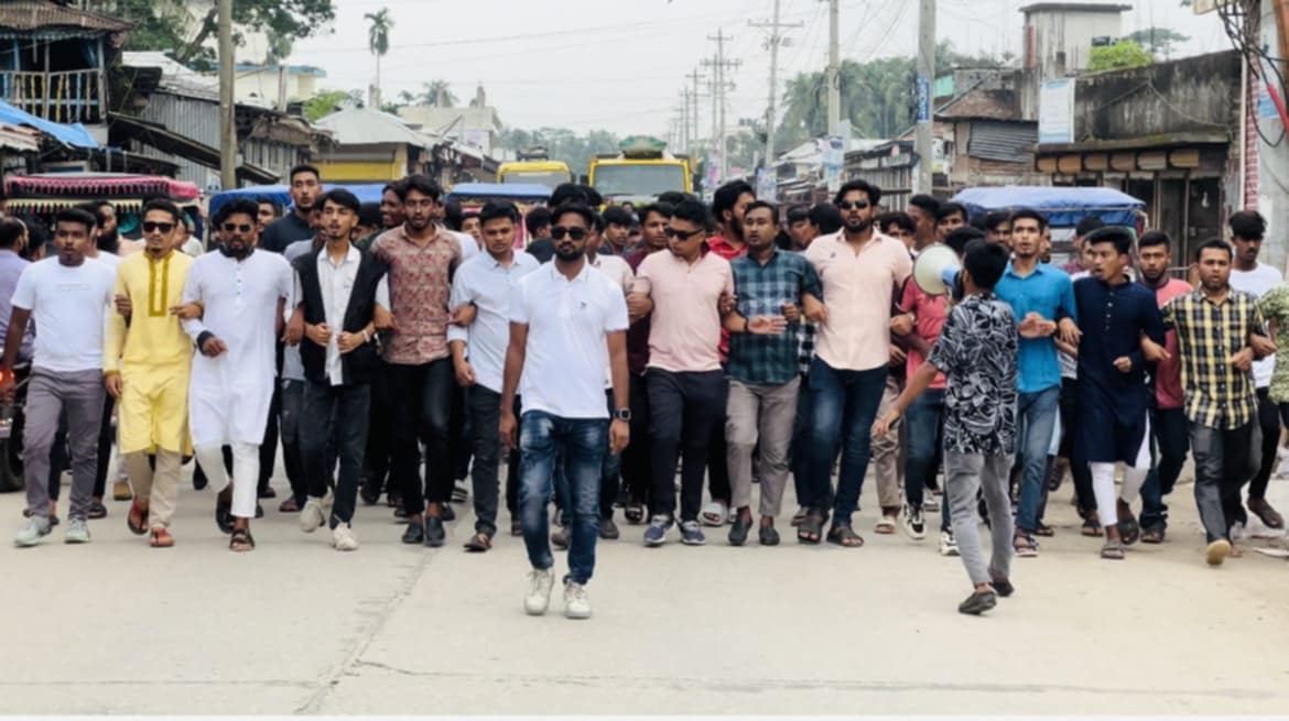 লালমোহনে জাতীয়তাবাদী ছাত্রদলের বিশাল মিছিল   