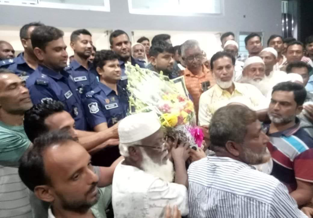 মুলাদী থানার ওসি ও সার্কেল এসপির সাথে সৌজন্য সাক্ষাত করেন আঃ ছত্তার খান