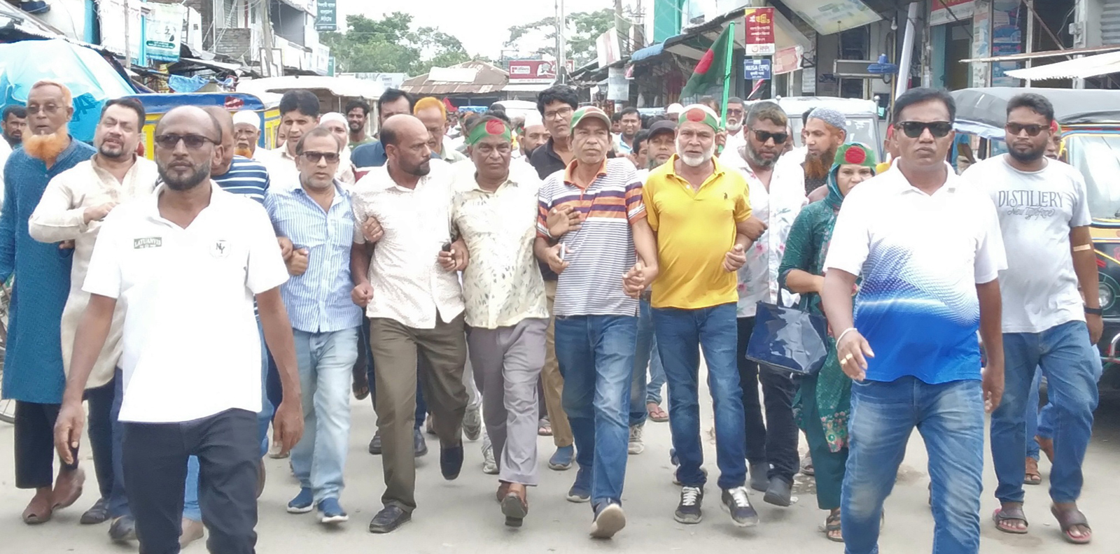 আওয়ামী সন্ত্রাসীদের নৈরাজ্য-বিশৃঙ্খলা সৃষ্টির প্রতিবাদে মুলাদীতে বিএনপির বিক্ষোভ সমাবেশ