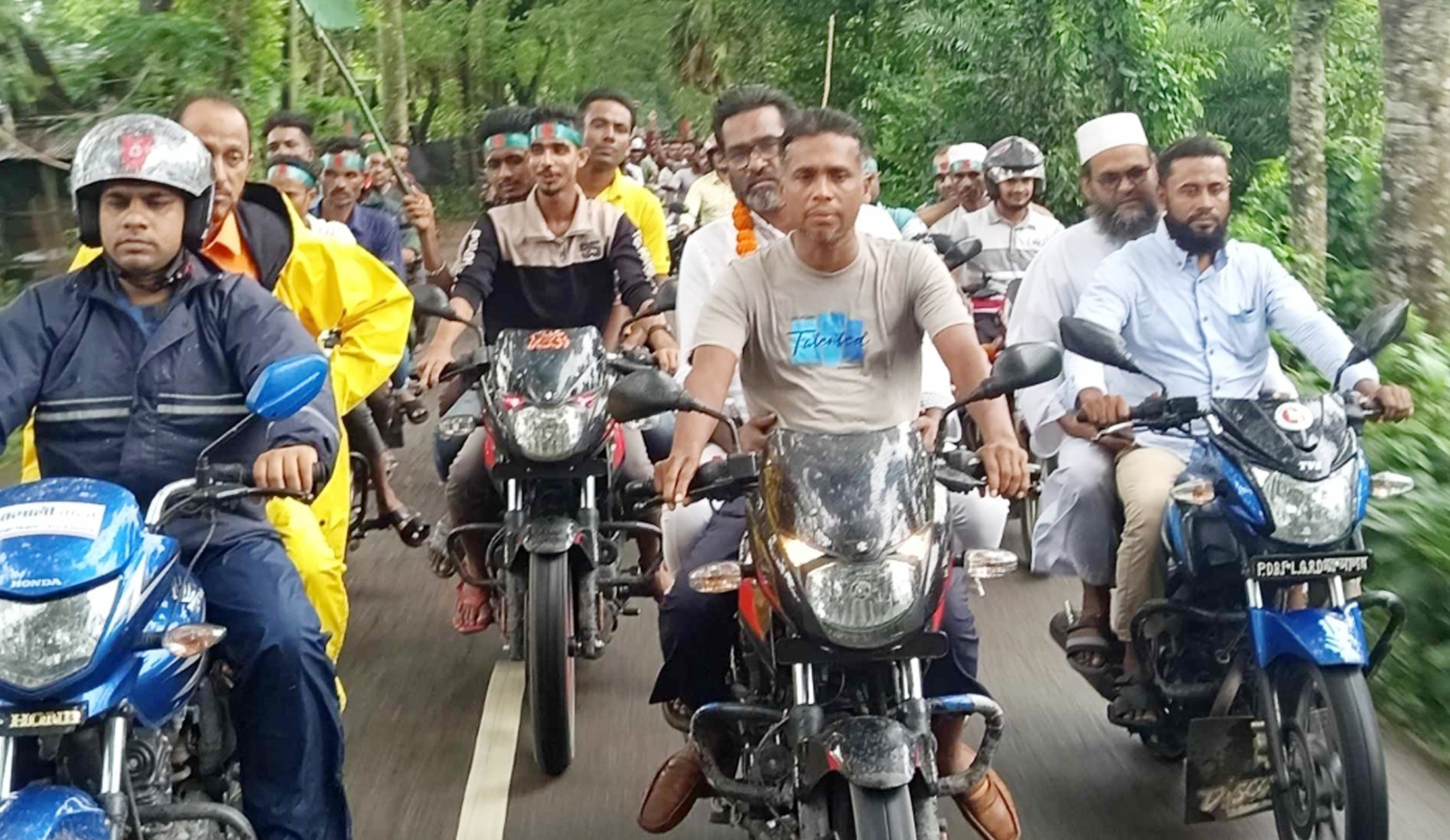 মুলাদীতে কারামুক্ত অলী রাড়ীকে গণসংবর্ধনা