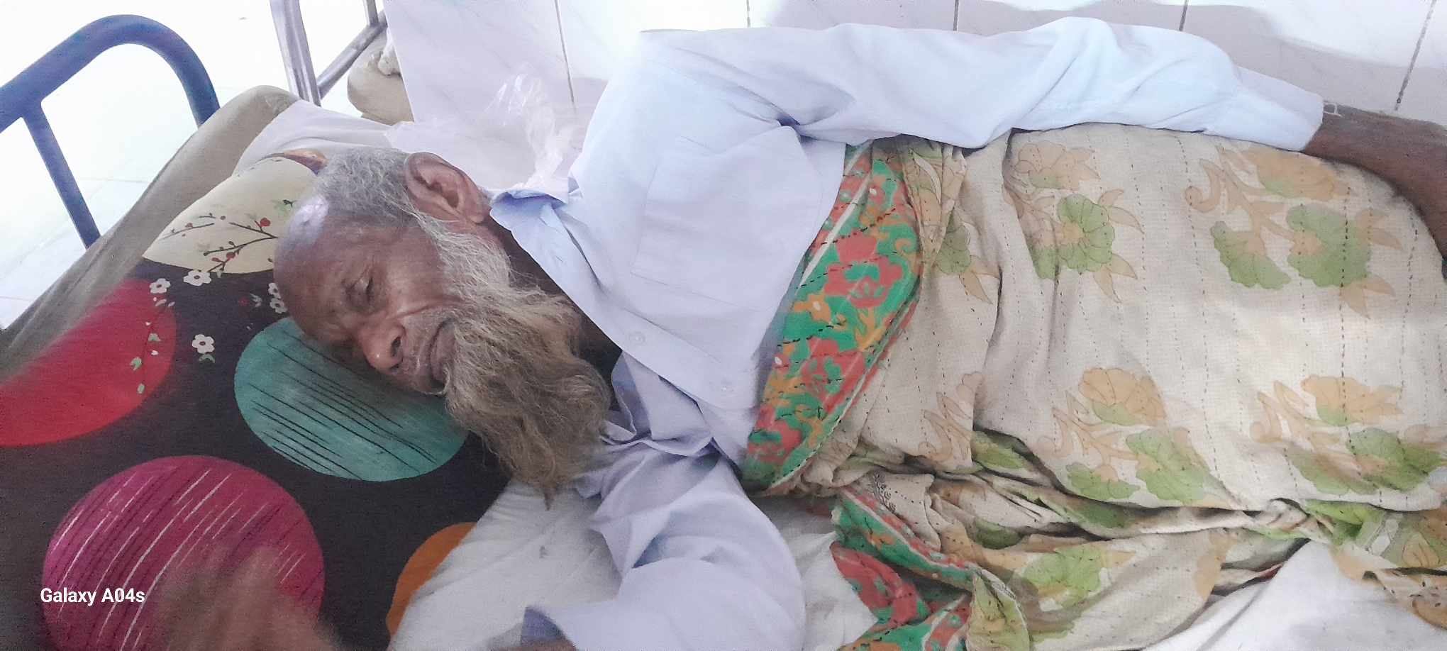 মুলাদী কাজিরচরে জমি সংক্রান্ত বিরোধের জেরধরে বৃদ্ধকে পিটিয়ে গুরুতর আহত