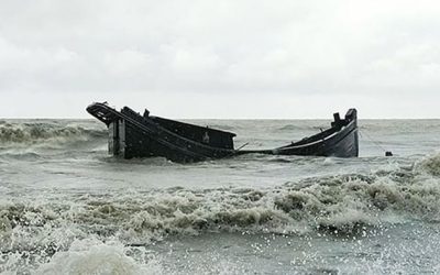 নোয়াখালীর হাতিয়ার মেঘনায় ১০ ট্রলার ডুবি,৮ মাঝিসহ ৫ ট্রলার নিখোঁজ