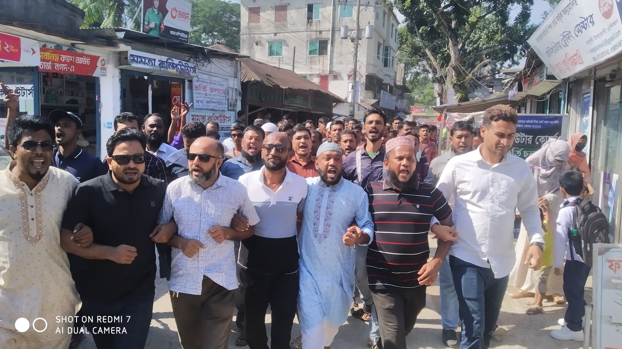 দেশব্যাপী আওয়ামীলীগের ষড়যন্ত্রের প্রতিবাদে মুলাদীতে স্বেচ্ছাসেবকদলের বিক্ষোভ মিছিল