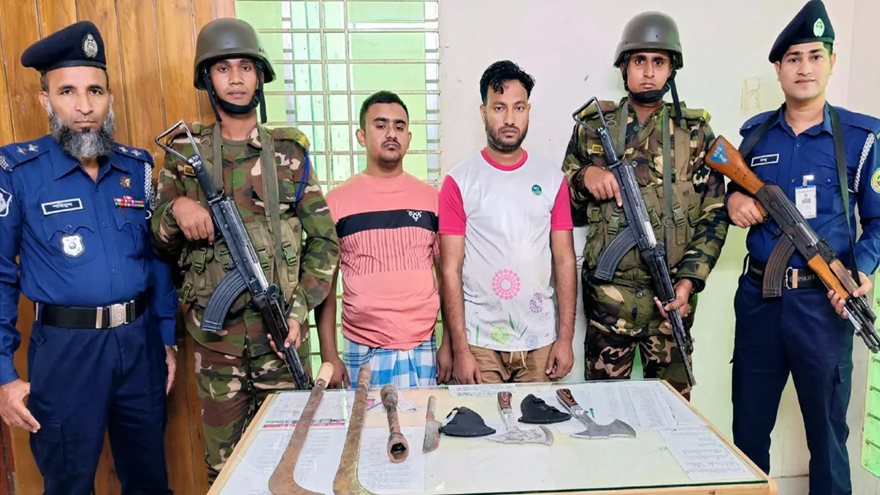 বরিশালে আওয়ামী লীগ নেতার মিলে অস্ত্র উদ্ধার, গ্রেফতার ২