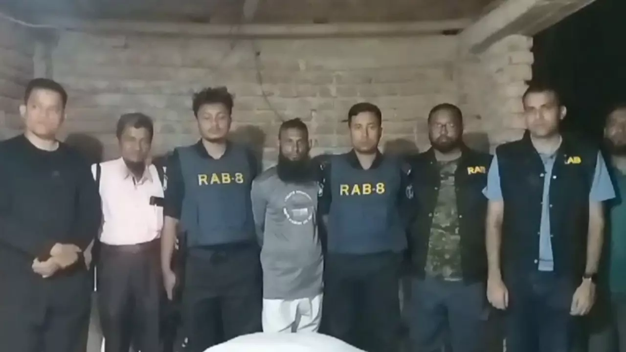 বরিশালে ২৫০০ কেজি নিষিদ্ধ পলিথিনসহ ব্যবসায়ী আটক