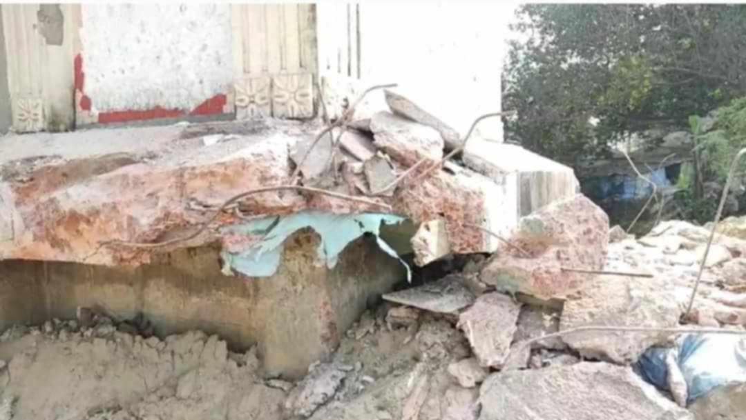 শাহজাদপুরে শহীদ স্মৃতি ফলক চিহ্ন ভেঙে ফেলার অভিযোগ 