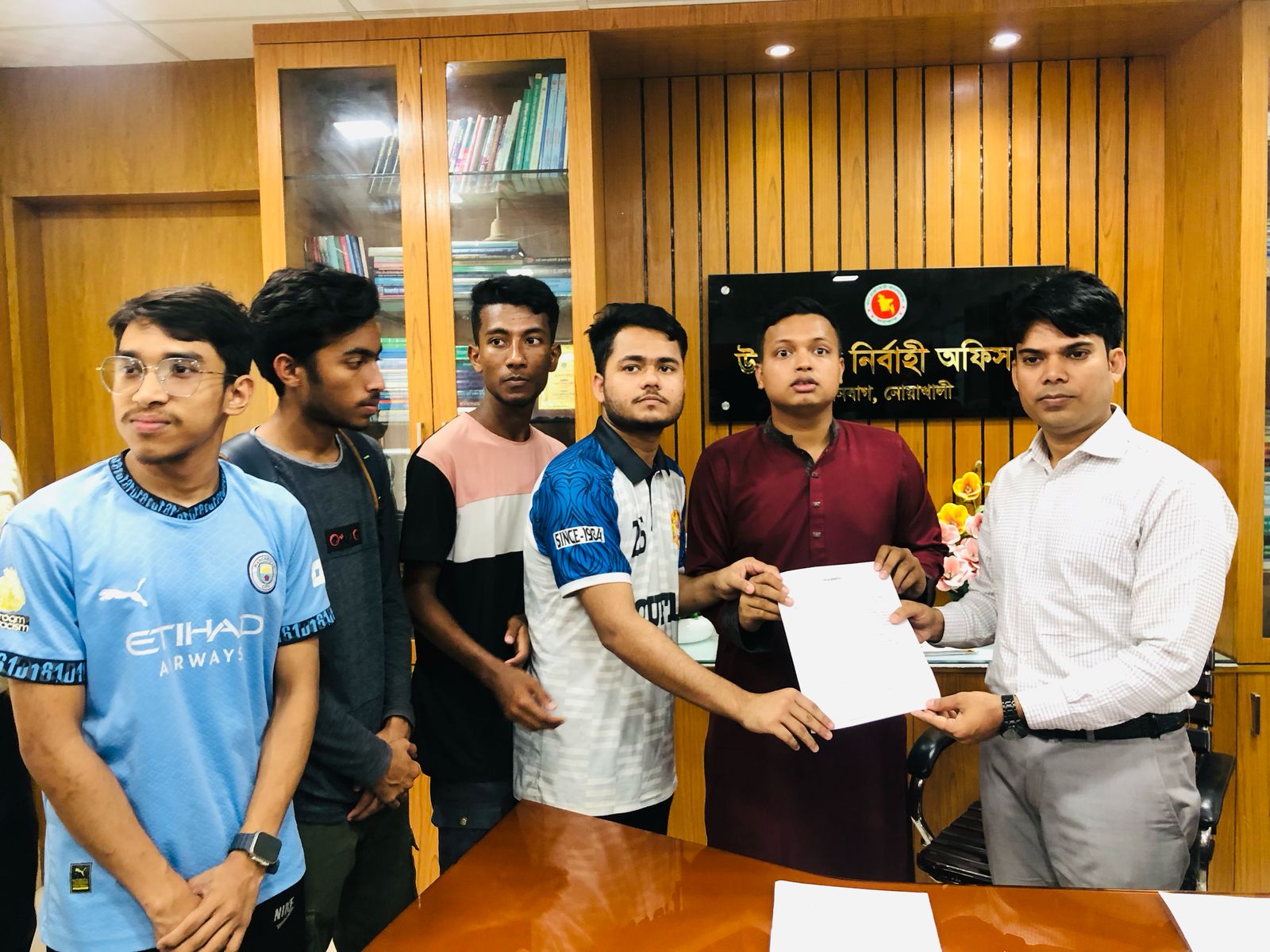 সেনবাগ পাইলট হাইস্কুলের সহকারী প্রধান শিক্ষক মোঃ মুসার বদলী আদেশ প্রত্যাহারে মানববন্ধন ও স্মারক লিপি প্রদান