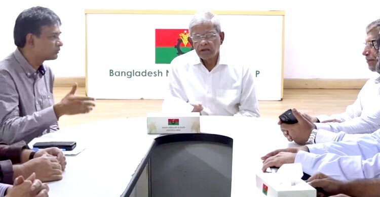 দেশের মানুষের গণতান্ত্রিক অধিকার পুনরুদ্ধারে সবাইকে ঐক্যবদ্ধ থাকতে হবে বলে জানিয়েছেন বিএনপির মহাসচিব মির্জা ফখরুল ইসলাম আলমগীর।