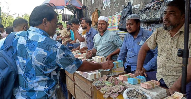 বাজারে বেড়েছে ছেঁড়া-ফাটা নোট, ভোগান্তিতে গ্রাহক