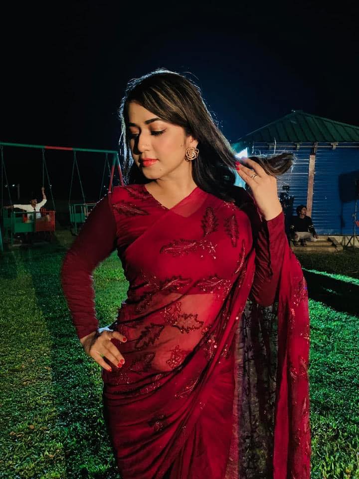 অভিনেত্রীদের আয়ের উৎস নিয়ে মুখ খুললেন ফারিয়া!