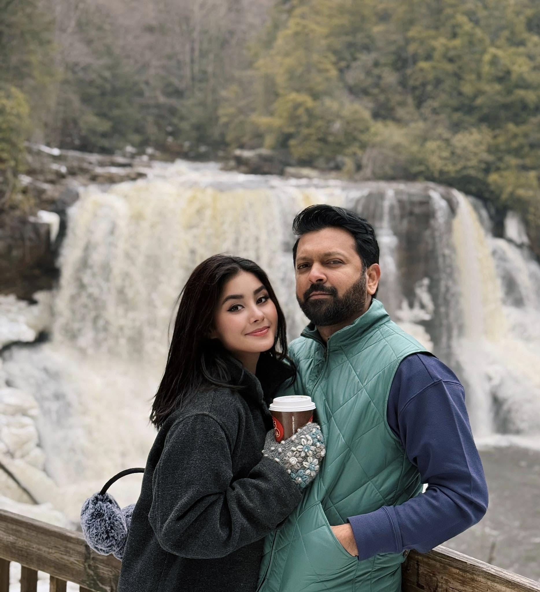 বেইলি রোডের স্মৃতি ভুলে রোজার সঙ্গে তাহসানের বৃষ্টিবিলাশ