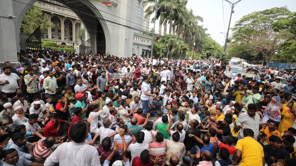 ‘জনতার মেয়রকে পদে বসাতে রাস্তায় নেমেছে জনতা’