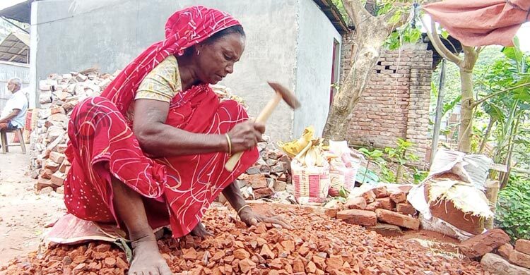 শ্রমিক খুশি বেওয়া কাম করে ভাত খাই, দিবস দিয়ে কী করমো