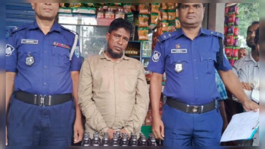 দেবীগঞ্জে ৩৩ বোতল ফেনসিডিলসহ আটক মাদক ব্যবসায়ী