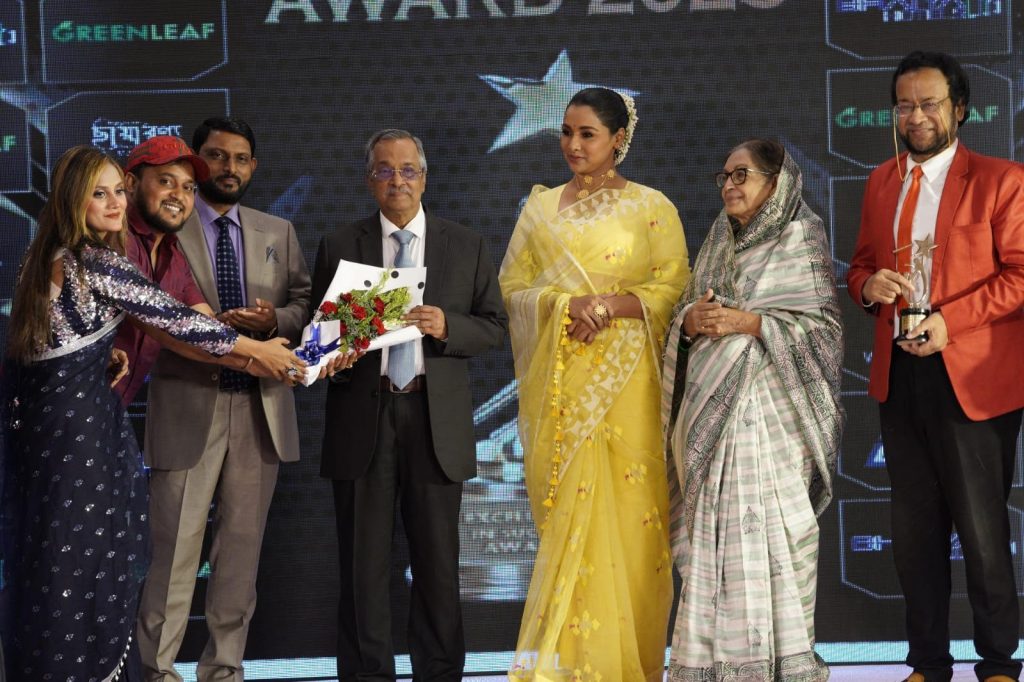 জমকালো আয়োজনের মধ্য দিয়ে শেষ হলো এবারের এক্সিলেন্স ইন সাকসেস এওয়ার্ড -২০২৫