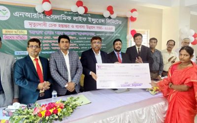 এনআরবি ইসলামিক লাইফ ইন্স্যুরেন্স এর মৃত্যুদাবি চেক হস্তান্তর