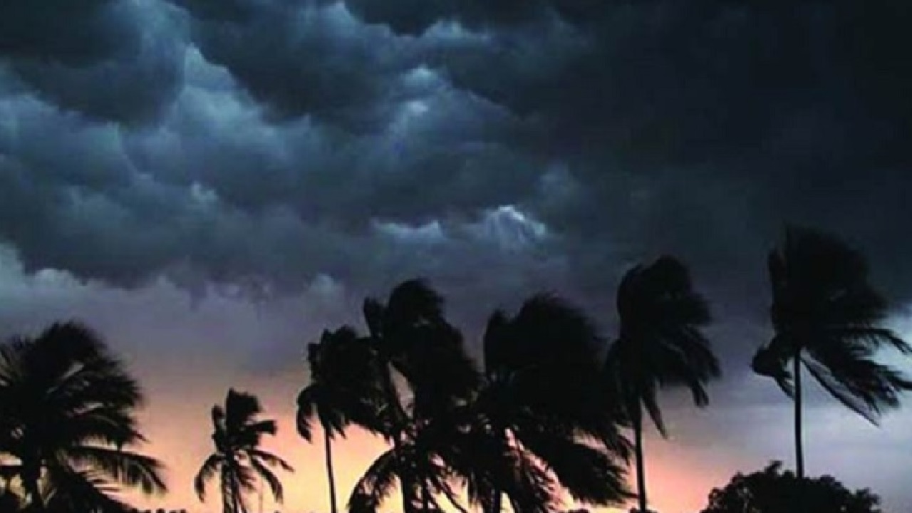 রাতে দেশের ১০ অঞ্চলে ঝড়ের আভাস