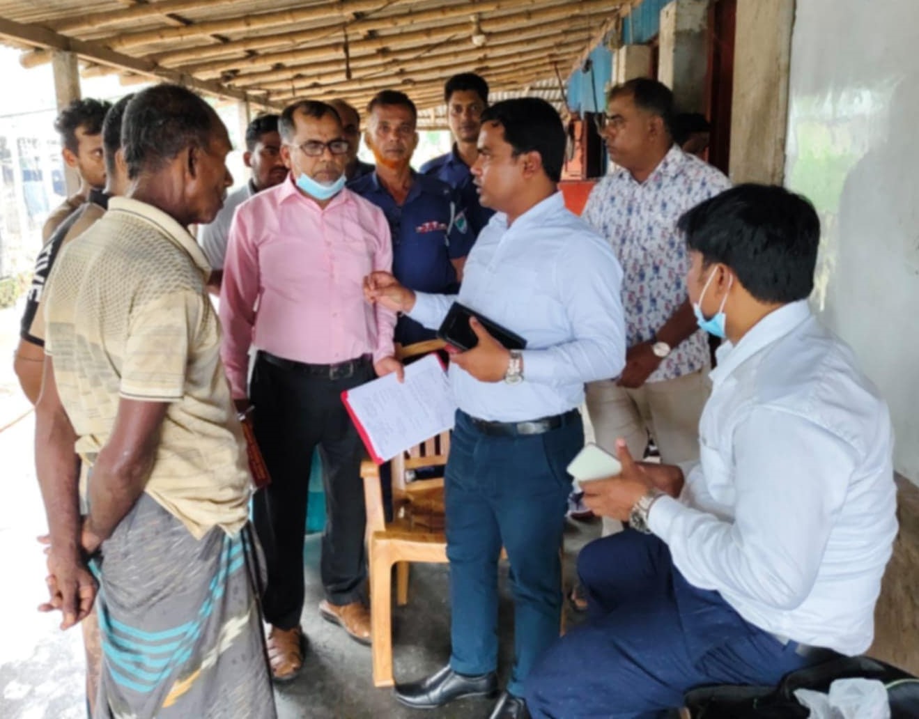 একই স্থানে গরুর খামার – মিষ্টির কারখানা, জরিমানা ৭০ হাজার