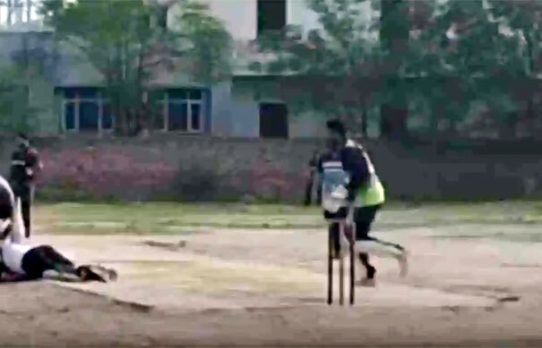 ছক্কা হাঁকানোর পর মাঠেই ভারতীয় ক্রিকেটারের মৃত্যু (ভিডিও)