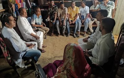 স্বেচ্ছাসেবক দল নেতা পক্ষ থেকে সুমনের বোনকে আর্থিক অনুদান প্রদান