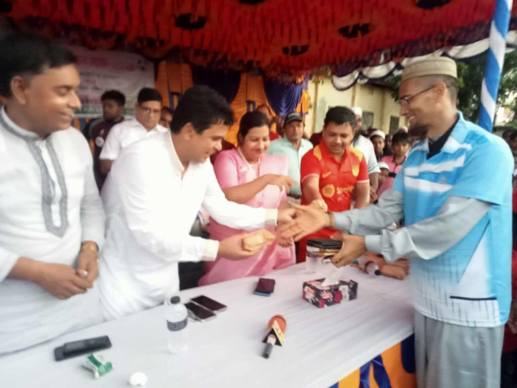 তাড়াইল সাংবাদিক বনাম পুলিশের  মধ্যে প্রীতি ফুটবল ম্যাচ অনুষ্ঠিত