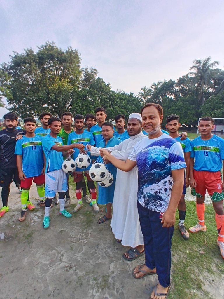 শহীদ ইয়ামিন ফাউন্ডেশন কুমারখালী শাখার উদ্যোগে ফুটবল বিতরণ ও ইসলামী নসিহা প্রদান
