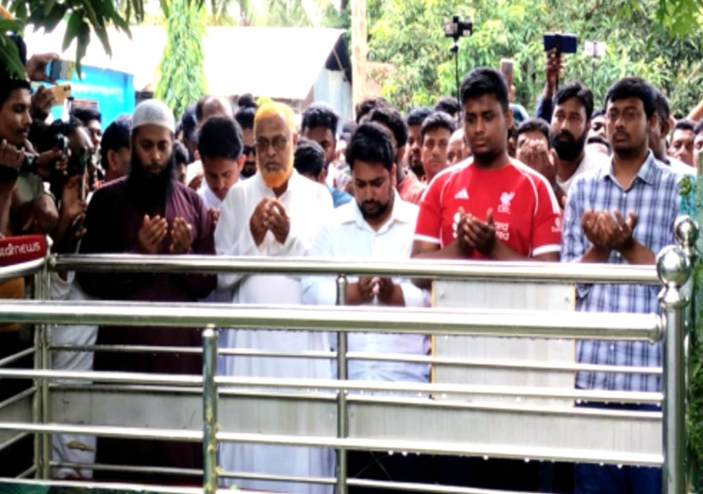 কুষ্টিয়ায় আবরার ফাহাদের কবর জিয়ারত করলেন এনসিপির শীর্ষ নেতারা