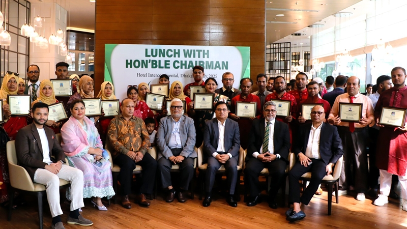 বেঙ্গল ইসলামি লাইফের দেশ সেরা উন্নয়ন কর্মকর্তাদের নিয়ে মধ্যাহ্ন ভোজ