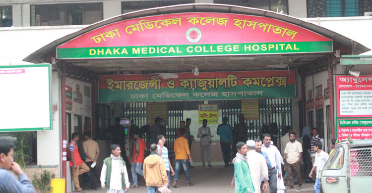 ঢামেক হাসপাতালের পেছনে পড়ে ছিল নারীর মরদেহ