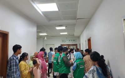 বার্ন ইনস্টিটিউটের আইসিইউর সামনে অপেক্ষায় স্বজনেরা
