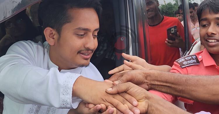 এনসিপিকে শুভেচ্ছা জানাতে সড়কে শিক্ষার্থীরা, ক্ষোভ ঝাড়লেন সার্জিস