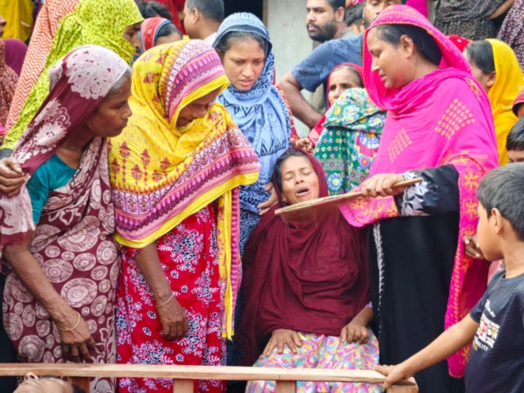 বাবাকে বাঁচাতে গিয়ে নদীতে ডুবে ছেলেরও মৃত্যু