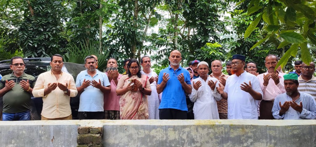 পিরোজপুরে জুলাই যোদ্ধা শহীদ এমদাদুল হকের কবর জিয়ারত ও বৃক্ষরোপন করেন জেলা প্রশাসক
