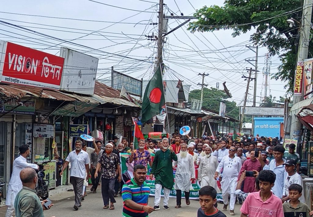 শেখ হাসিনার পতনের বর্ষপূর্তী উপলক্ষে মুলাদীতে বিএনপির আনন্দ র‌্যালী