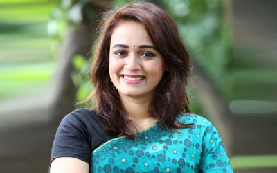 ‘বসেই থাকলে রাজার সম্পত্তিও ফুরায়’
