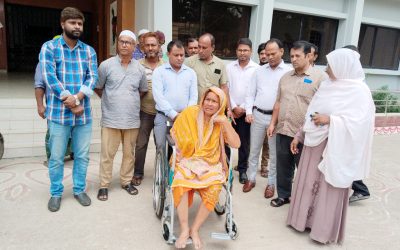 ফুলবাড়ীতে জীবনযাত্রায় গুরুত্বপূর্ন ভুমিকা রাখতে প্রতিবন্ধীদের মাঝে হুইল চেয়ার বিতরণ