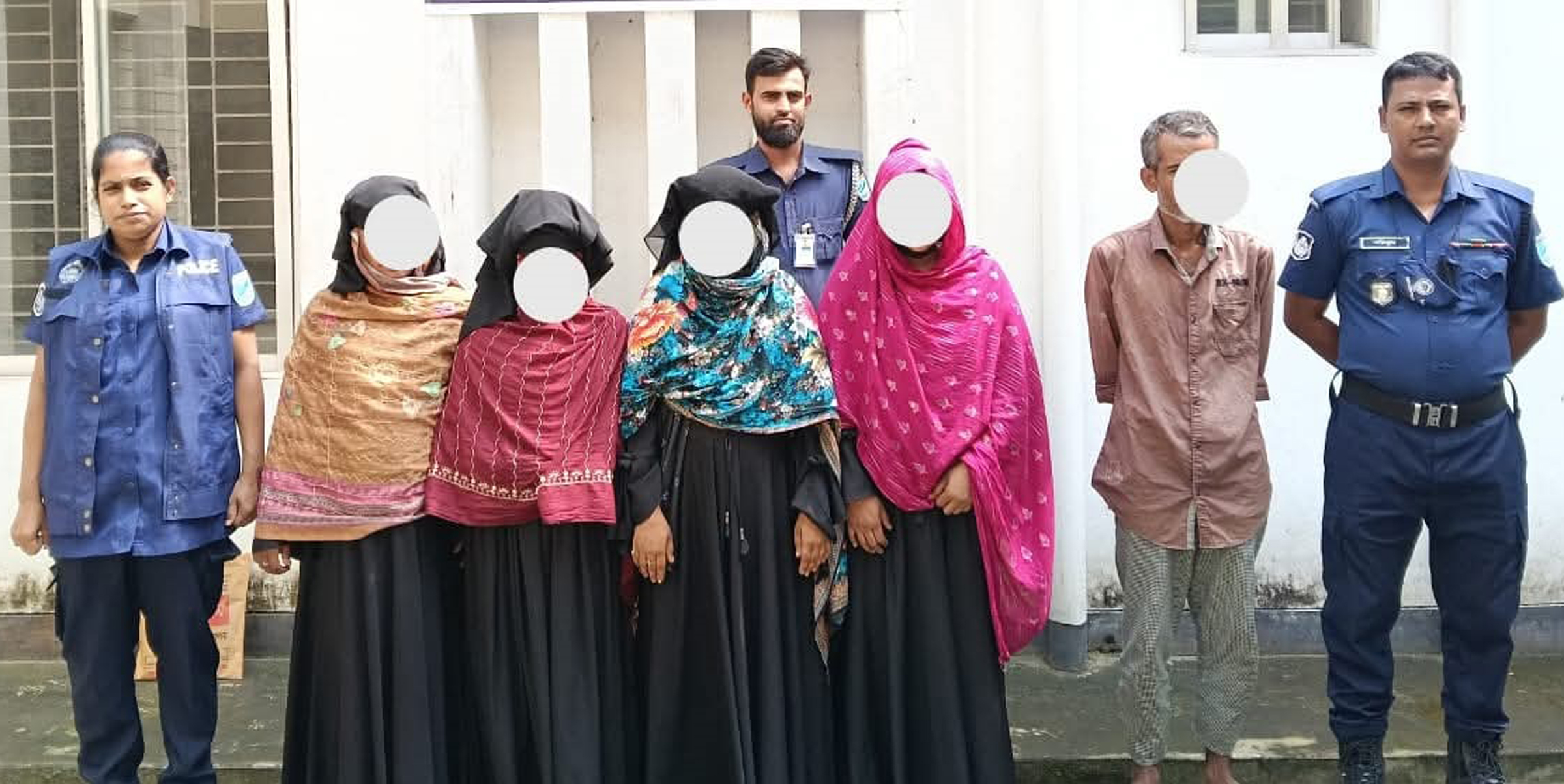 কালিহাতীতে স্বর্ণের চেইন চুরি, চার নারী গ্রেফতার