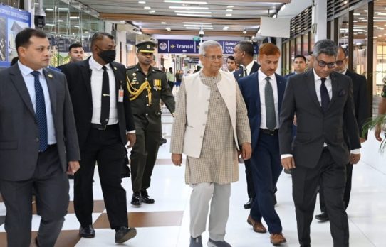 দেশে ফিরেছেন প্রধান উপদেষ্টা