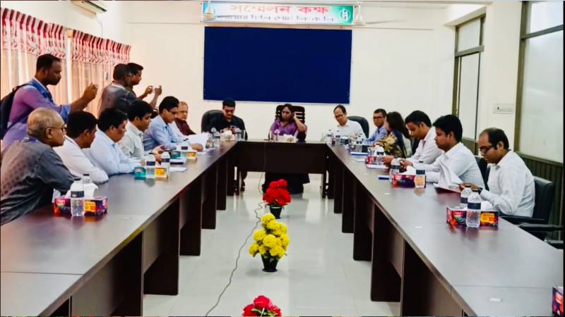 হিলি স্থলবন্দর পরিদর্শন করেছে বাণিজ্য মন্ত্রণালয়ের প্রতিনিধিদল