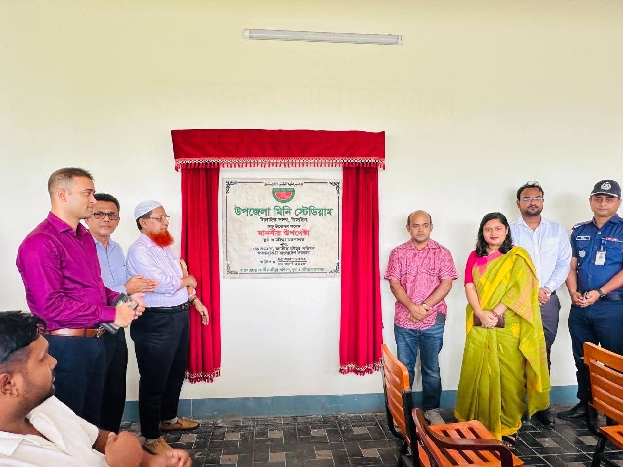 টাঙ্গাইলে মিনি স্টেডিয়াম উদ্বোধন করলেন ক্রীড়া উপদেষ্টা