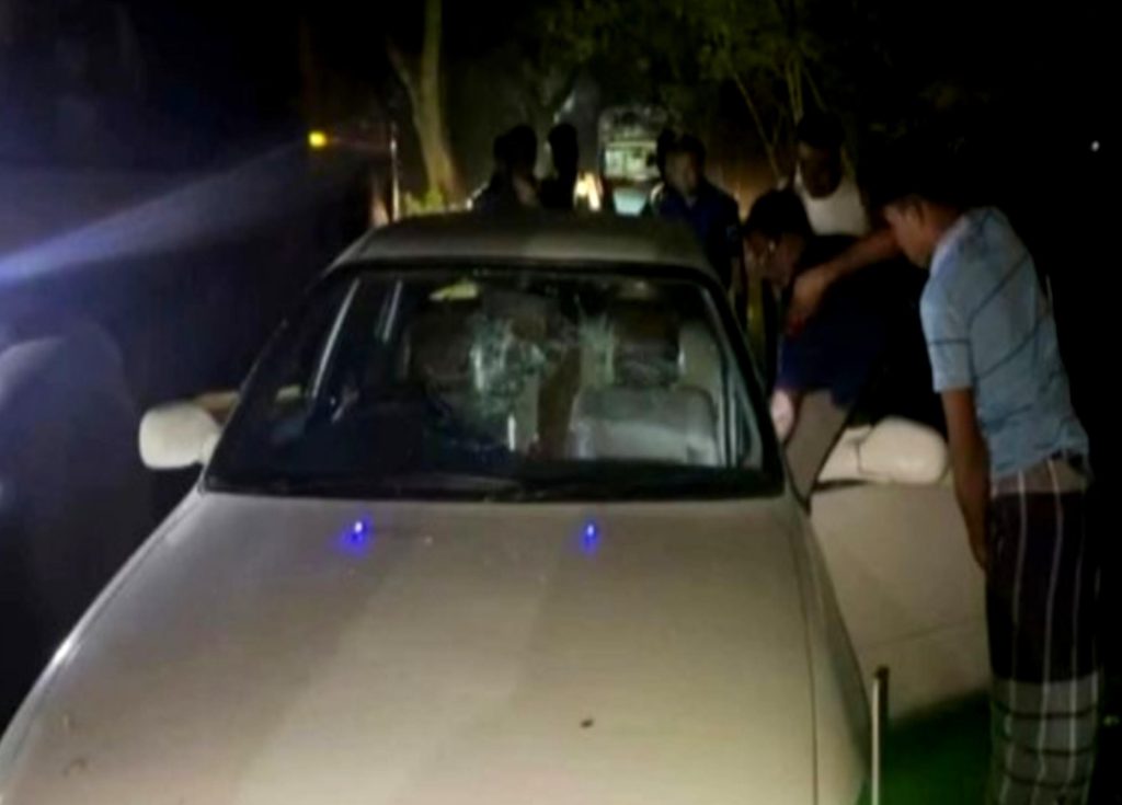 নাটোরে প্রাইভেট কার থামিয়ে চালককে গলা কেটে হত্যা