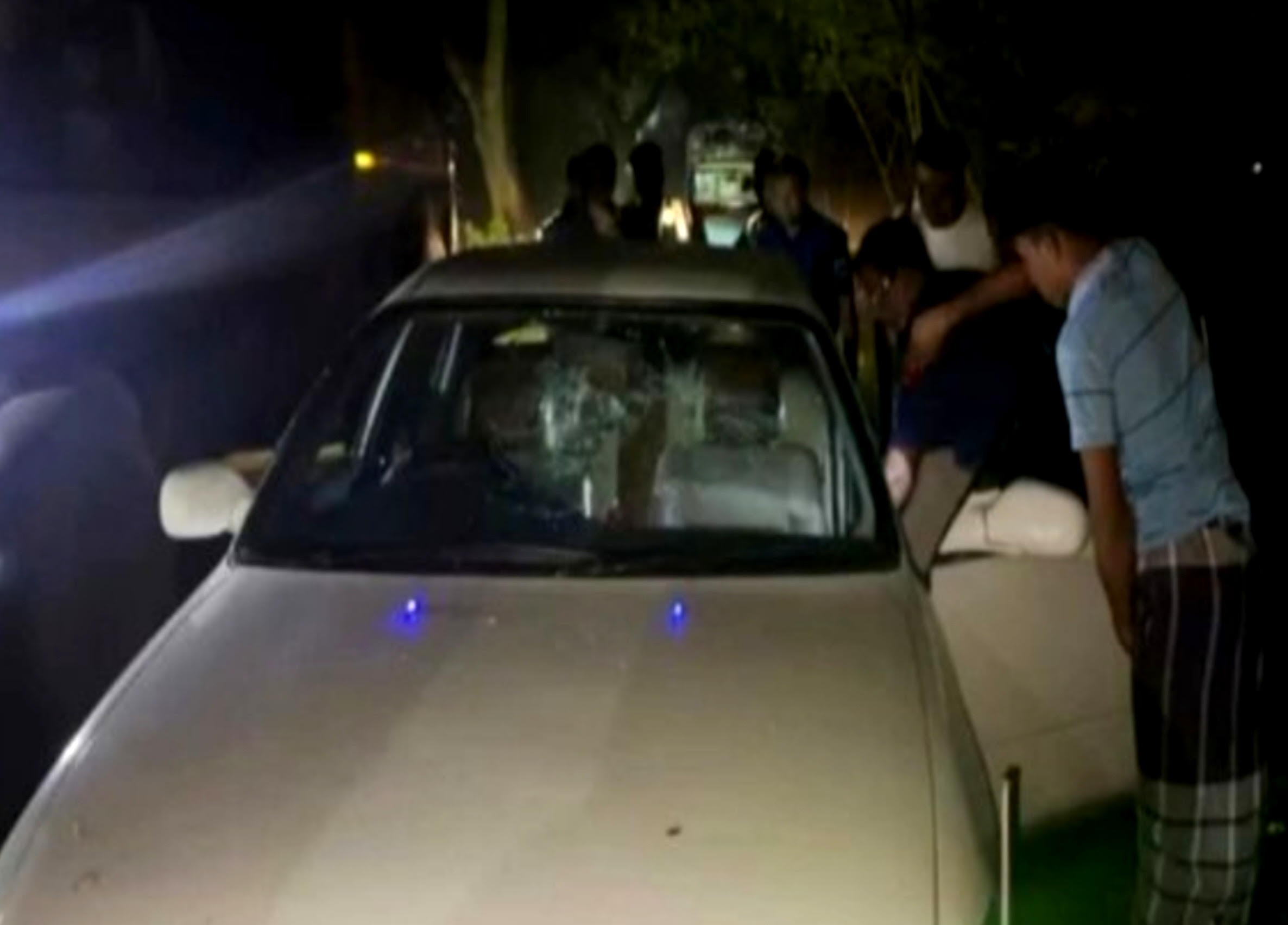নাটোরে প্রাইভেট কার থামিয়ে চালককে গলা কেটে হত্যা