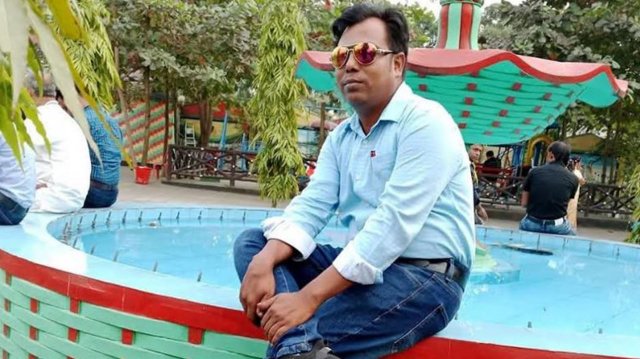 প্রকাশ্যে সাংবাদিককে কুপিয়ে ও গলা কেটে হত্যা