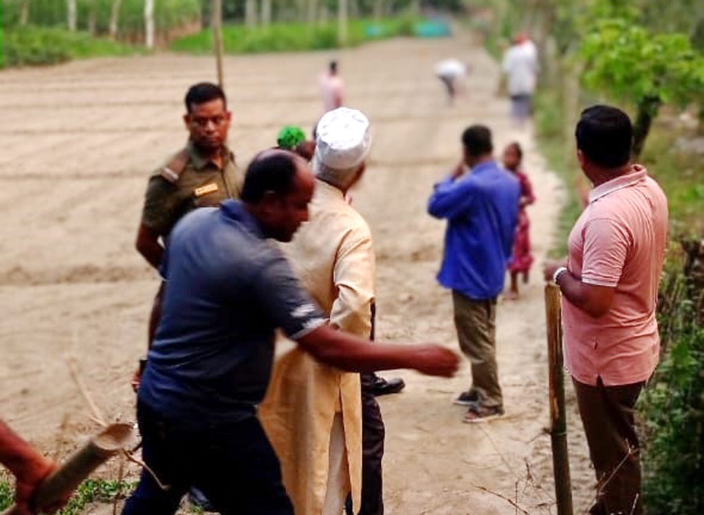ভোমরাদহ আশ্রয়ণ প্রকল্পবাসীর রাস্তা চলাচল বন্ধ