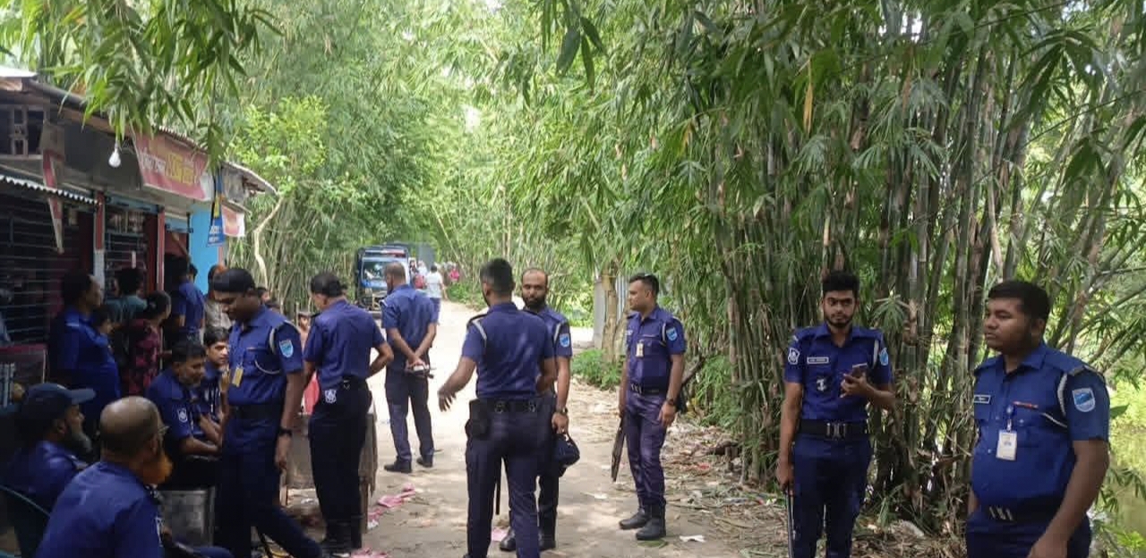 সালথায় গ্রাম্য দুই দলের সংঘর্ষ বাড়িঘর ভাংচুর 