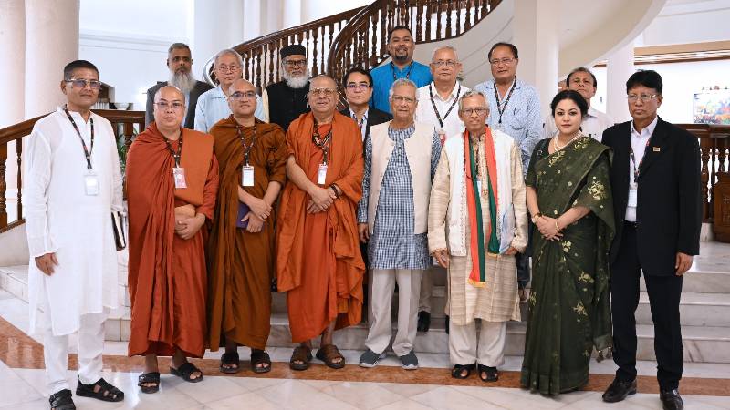 প্রবারণা পূর্ণিমা উপলক্ষে প্রধান উপদেষ্টার সঙ্গে বৌদ্ধ ধর্মীয় নেতাদের শুভেচ্ছা বিনিময়