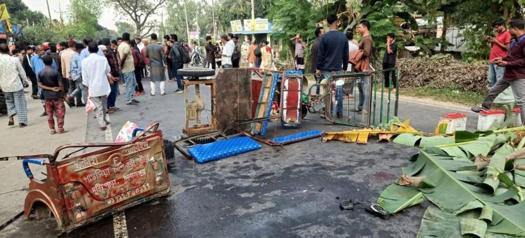 দিনাজপুরে সড়ক দুর্ঘটনায়  অটোতে থাকা শিশুসহ ৪ জন নিহত